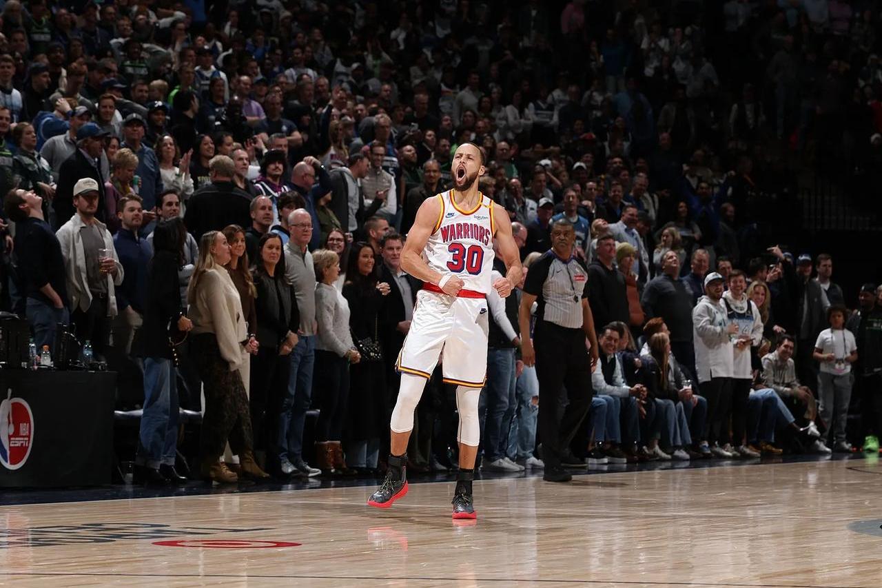 九游app-关于阿扎伦卡重要时刻比赛局势复杂，勇士带队取胜！引发球迷热议的信息-九游app