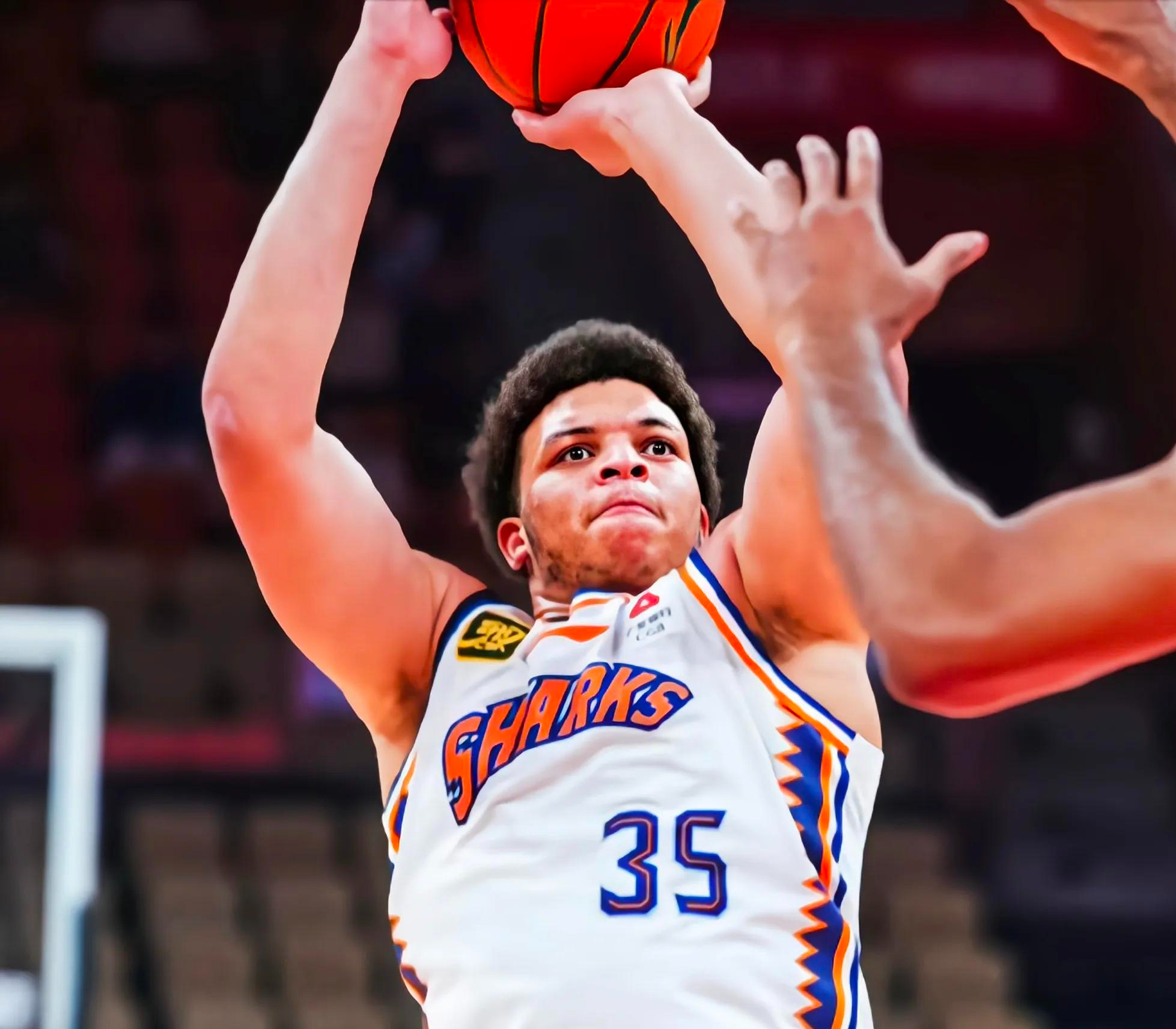 九游-巴塞罗那不断突破！，浓眉哥连续十场比赛得分超过战术调整上演精彩一战-九游