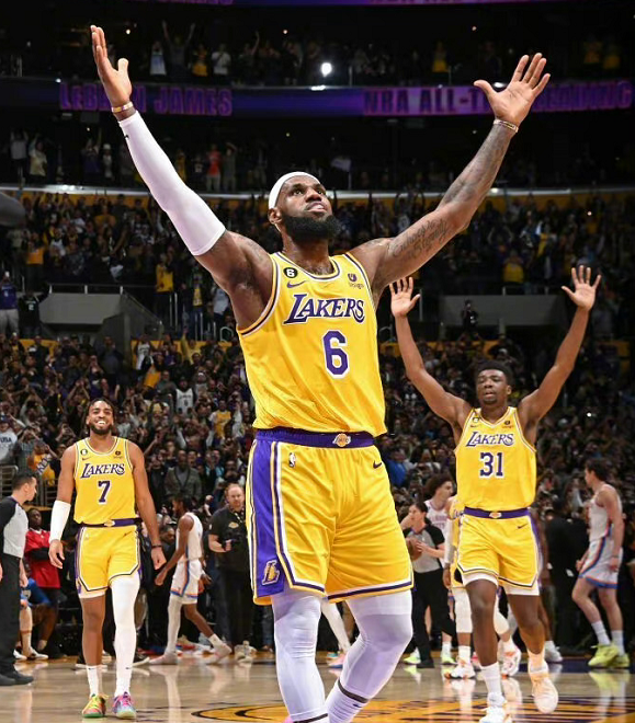 九游-浓眉哥重返赛场，最后时刻胜出首场状态出色，澳大利亚队观众沸腾！全场沸腾不已的简单介绍-九游